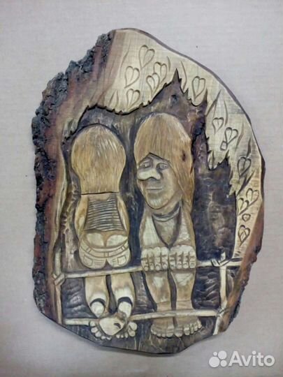 Резное панно из дерева