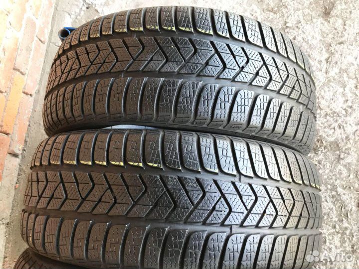 Pirelli Winter Sottozero 3 215/50 R18