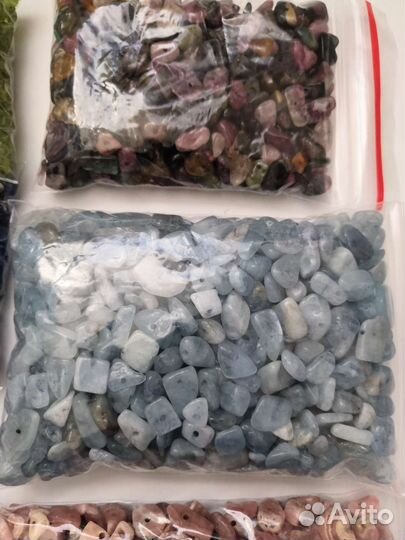 Каменная крошка с отверстием