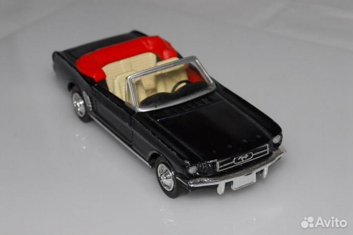 Модель масштаб 1/43 mustang convertible (1964)