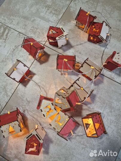 Игрушки под елку