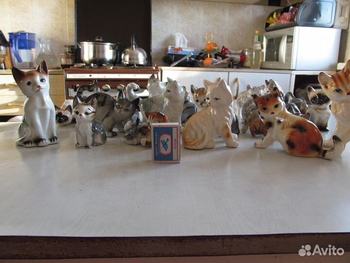 Коллекционные фарфоровые статуэтки 