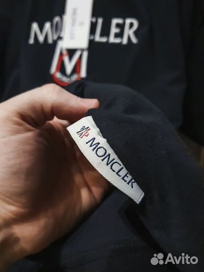 Moncler: футболка для истинных ценителей