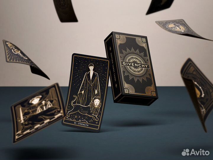 Гадание на картах таро и скандинавских рунах