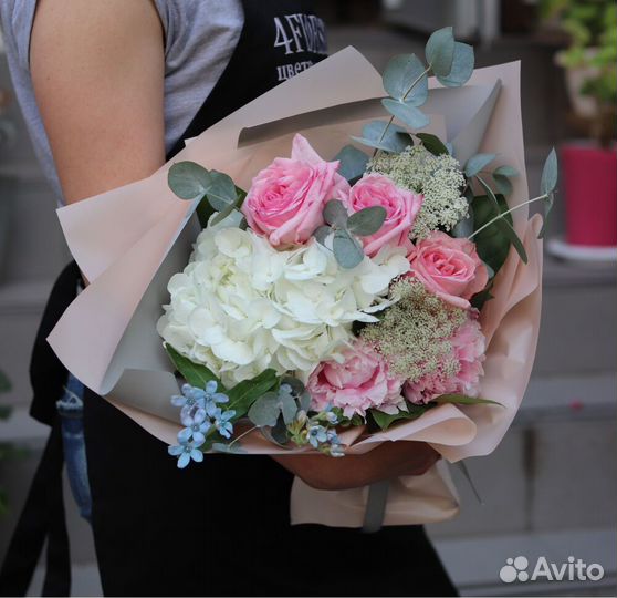 Каталог авторских букетов. Быстрая доставка в мск