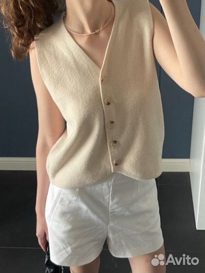 Женская шерстяная жилетка