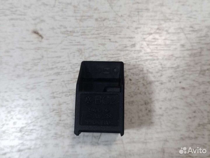 Кнопка стеклоподъемника Volkswagen Passat B5+