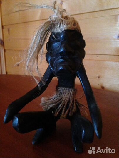 Статуэтка из дерева