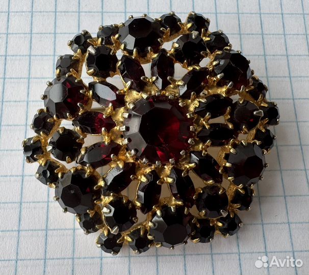 Брошь массивная гранатовое чешское стекло СССР
