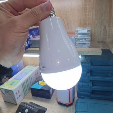 Умная лампочка с аккумулятором в патрон