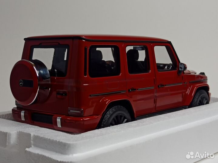 Mercedes G-class 2020 Red 1:18 Minichamps