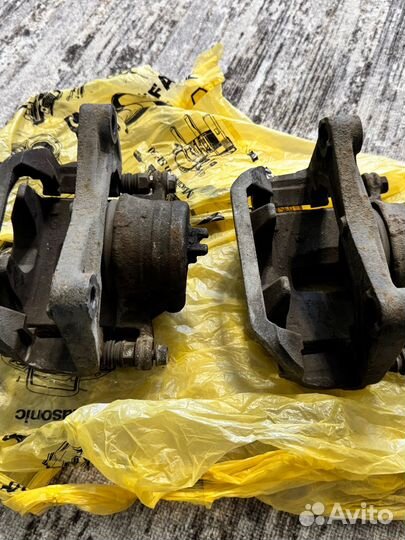 Суппорта передние инфинити FX35