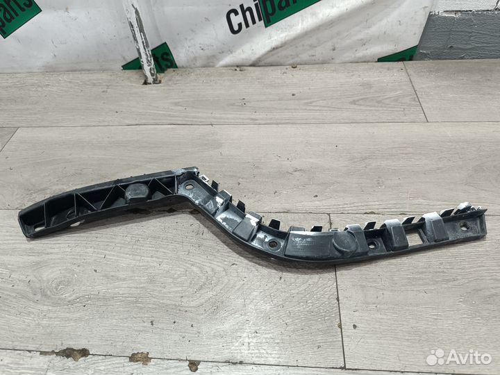 Крепление бампера заднее правое для Superb II