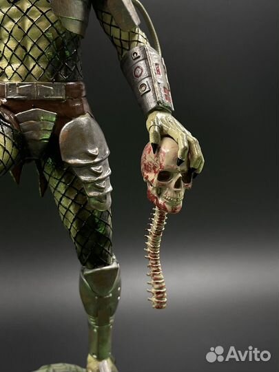 Хищник фигурка