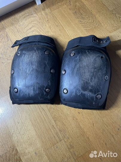 Шлем и наколенники защита для трюкового самоката