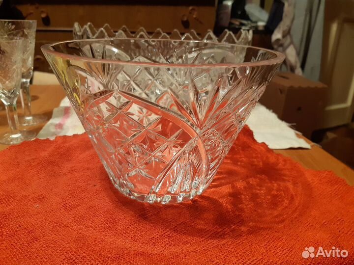 Хрустальная ваза конфетницы