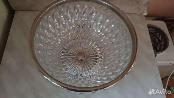 Хрустальная конфетница на ножке