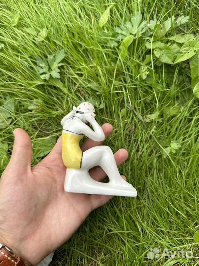 Статуэтки «Лфз девушка на камне, гжель пляжница»