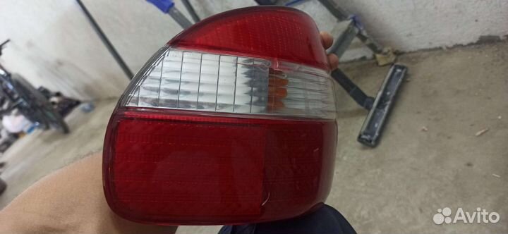 Фара задняя левая Toyota corolla EE111