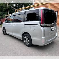 Toyota Noah 2.0 CVT, 2019, 90 000 км, с пробегом, цена 2 370 000 руб.