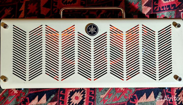 Гитарный комбоусилитель Yamaha THR-10