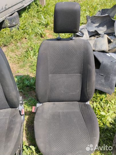 Передние сиденья LADA granta