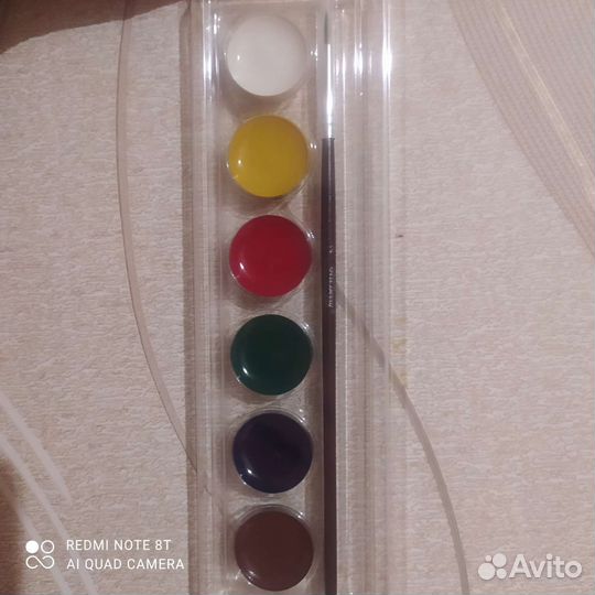 Акварельные краски и гуашь