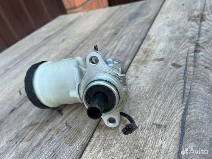 Тормозной цилиндр Kia Rio 1 1.5 2001