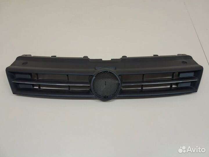 Рамка решетки радиатора Volkswagen Polo HB 2009