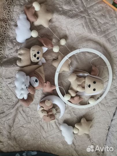 Мобиль на кроватку из фетра