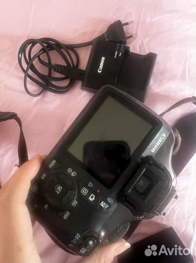 Canon 1100d с объективом и карта памяти,зарядка