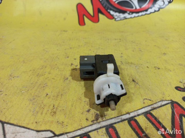 Датчик включения стоп-сигнала Hyundai Solaris