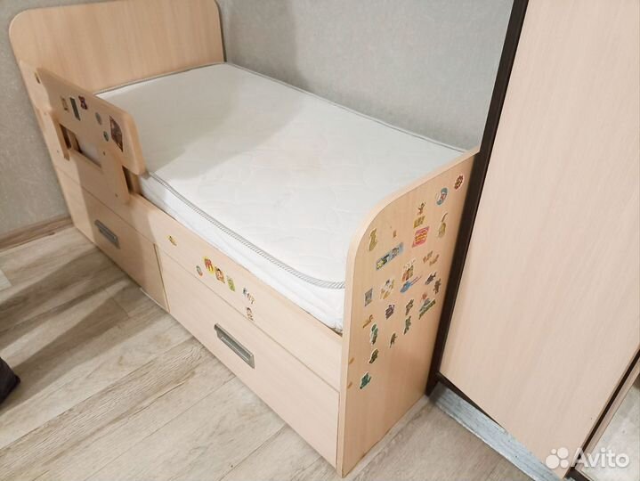 Детская кроватка с матрасом