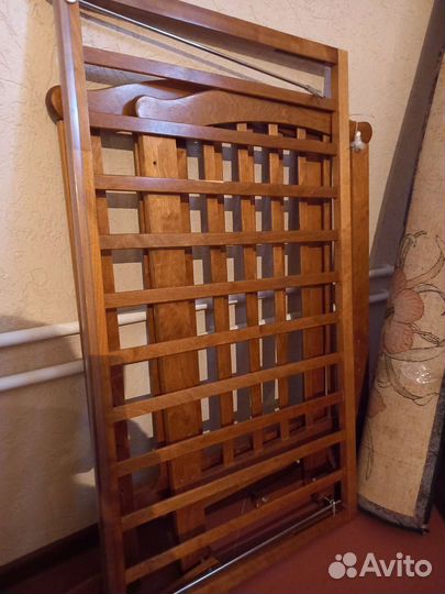 Детская кроватка с маятником и ящиком