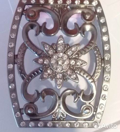 Пряжка из страз на ремень