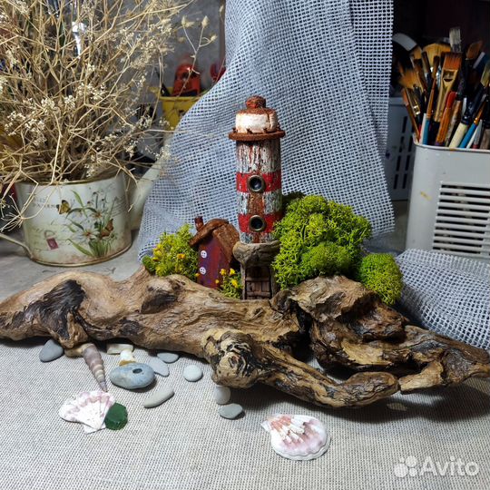 Сувенир из дерева с натуральным мхом, маяк