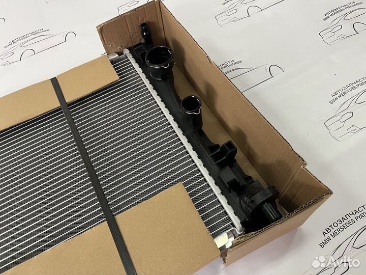 Радиатор охлаждения Mercedes W212 W204 GLK X204