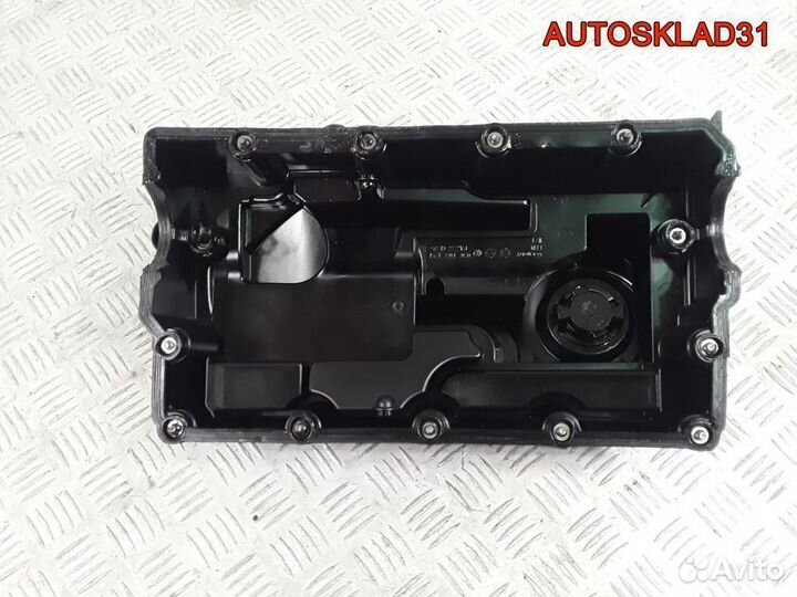 Крышка клапанная Volkswagen Touran BLS 03G103475E