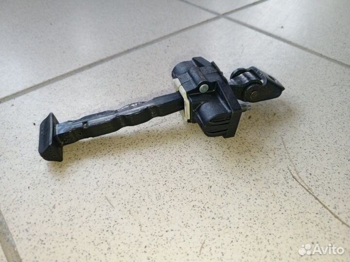 Ограничитель двери передний правый Renault Kaptur