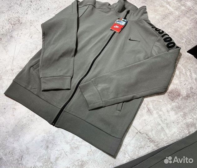 Спортивные костюмы Nike