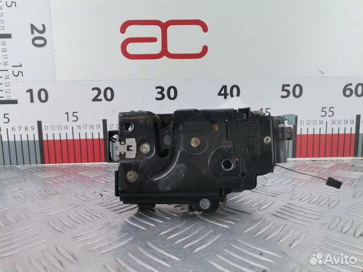 Замок двери передней правой Volkswagen Touareg