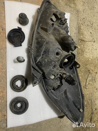 Правая фара рено Sandero