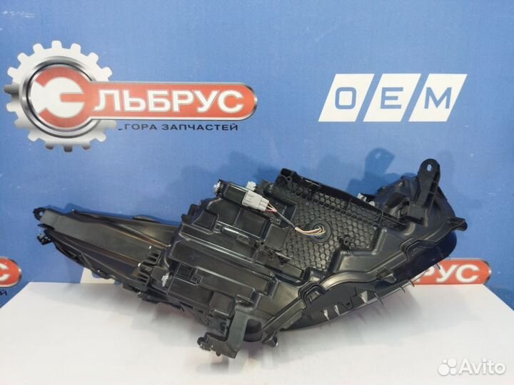 Фара левая Toyota Highlander 4 2019