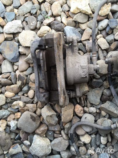 Суппорт скоба toyota alphard 2002 альфард