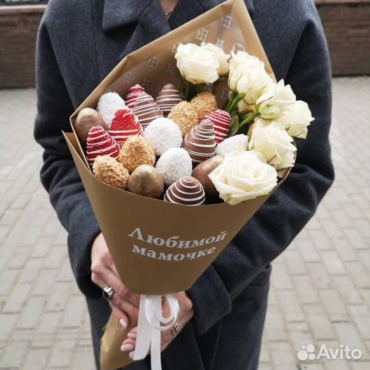 Съедобные букеты из клубники