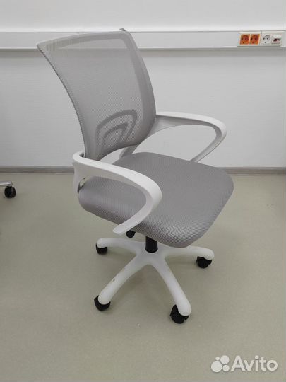Офисное компьютерное кресло