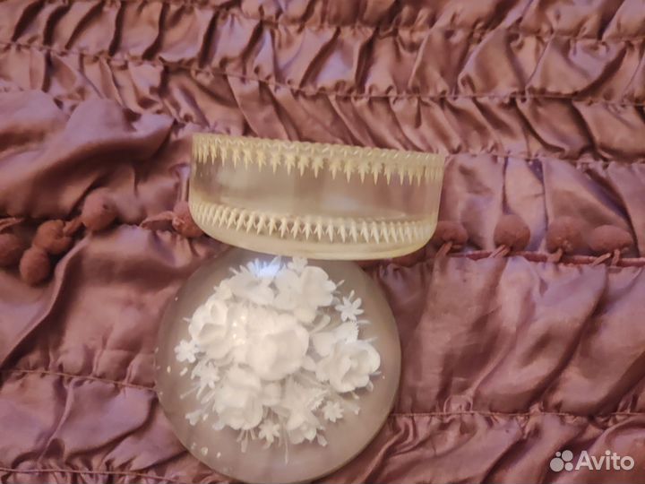 Пудренница из оргстекла.Винтаж