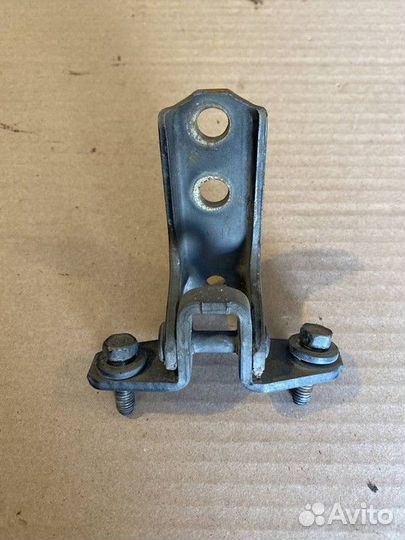 Петля двери передней правой верхняя