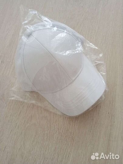 Новая кепка белая