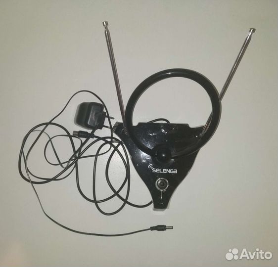 Антенна комнатная с усилителем 105A